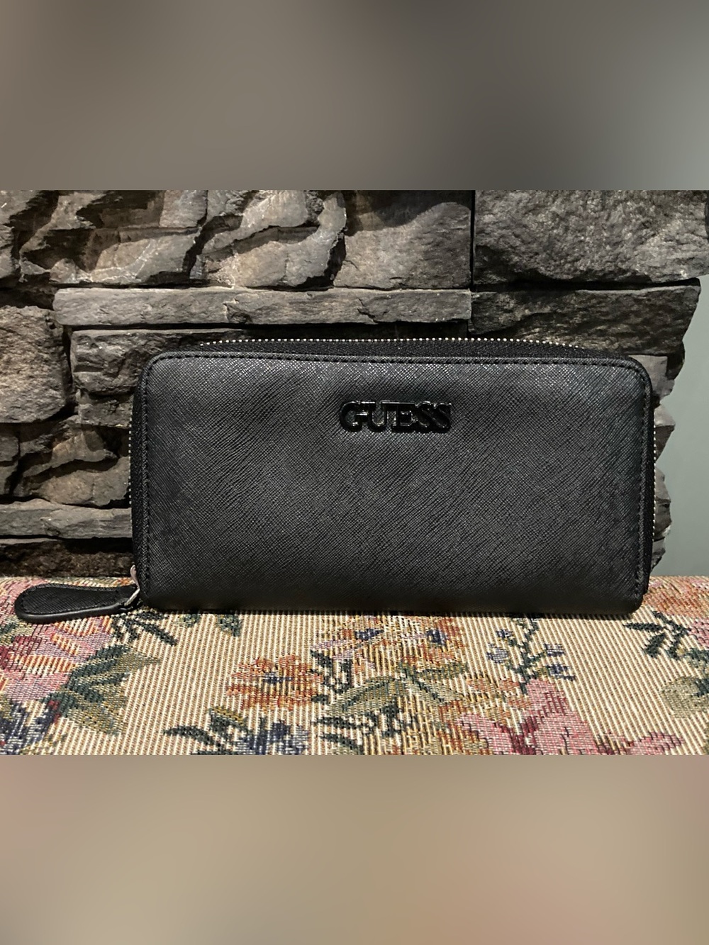 GUESS Black Zip-Around women’s Wallet